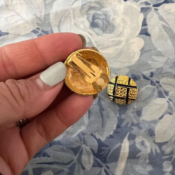 vtg 80s clip on circle earrings gold tone basket weave dot‎ pattern classic glam - Picture 2 of 5